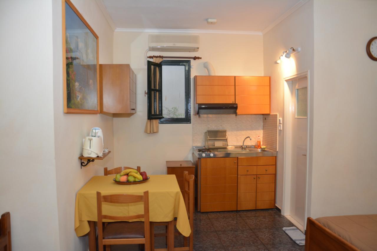 Aristotelis Apartments Frikes Екстериор снимка